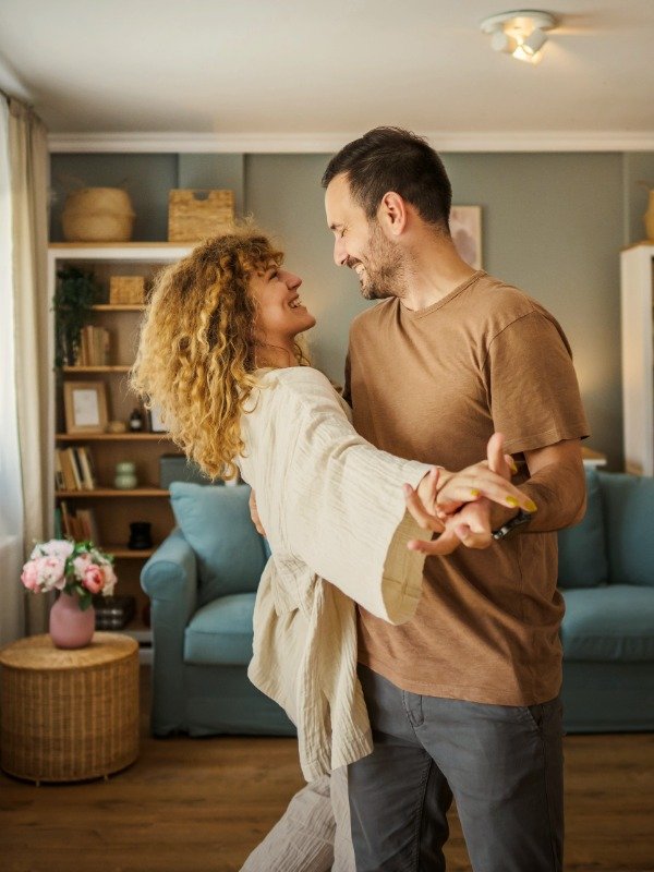 signature-profile-package a smiling couple dances in a living room